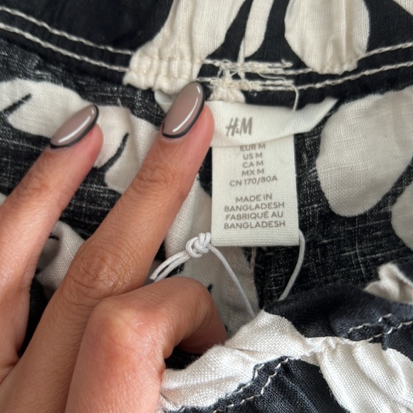 H&M Linen Shorts - Picture 2 of 8